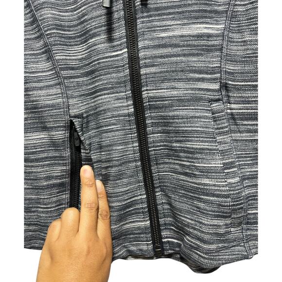 Lululemon Gray Zip Hoodie Women’s Size 4 Thumbholes Logo Excellent Condition - Picture 9 of 10